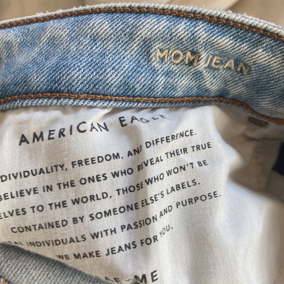 American Eagle high waisted mom jean - Picture 7 of 8